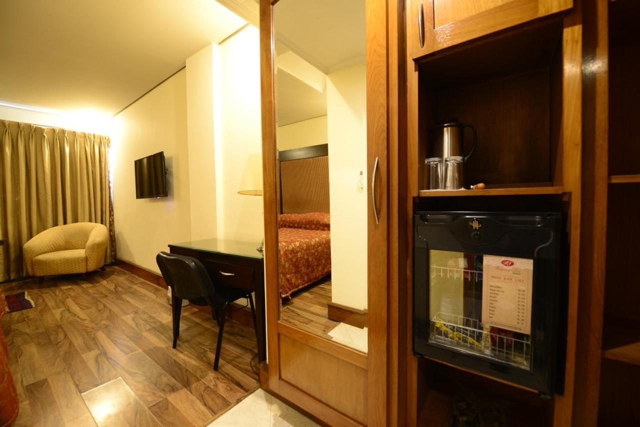 Regency Inn Hotel Lahore Bagian luar foto