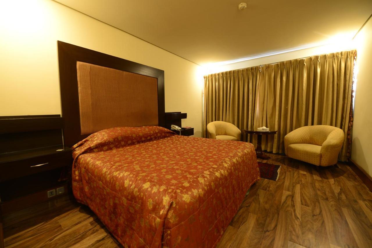 Regency Inn Hotel Lahore Bagian luar foto