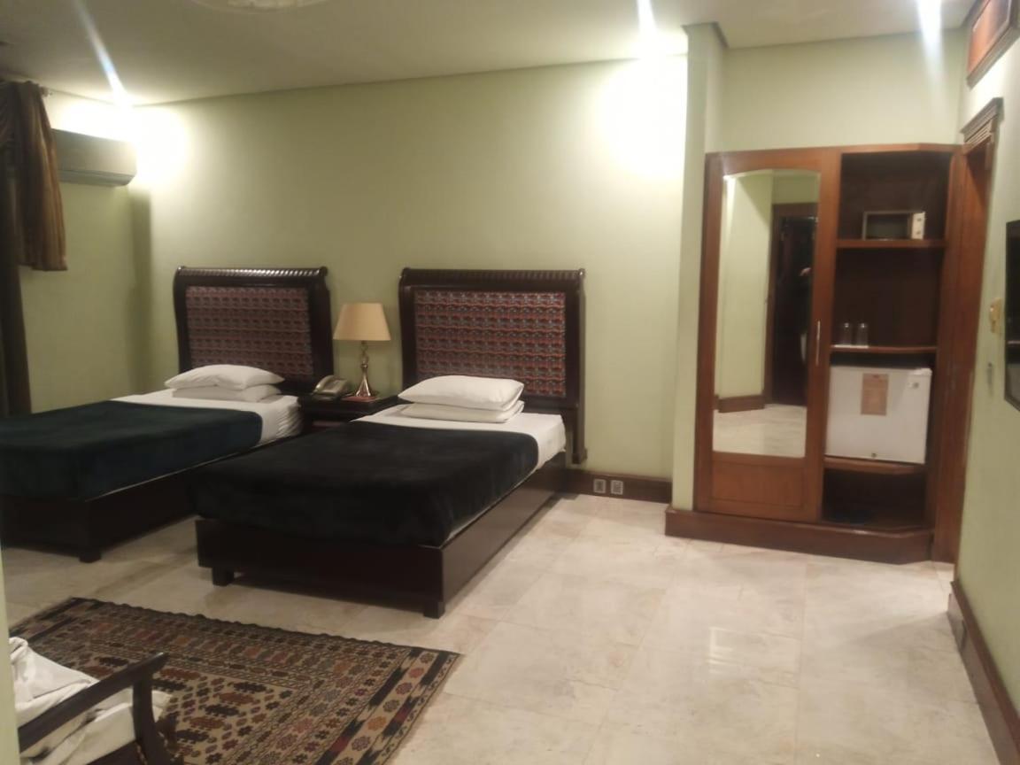 Regency Inn Hotel Lahore Bagian luar foto