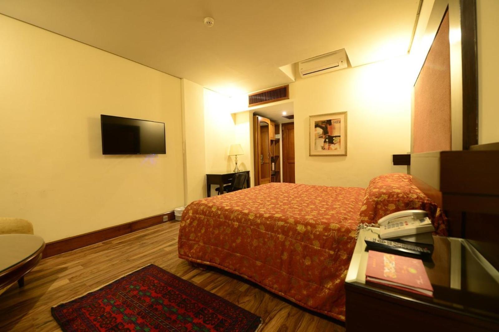 Regency Inn Hotel Lahore Bagian luar foto