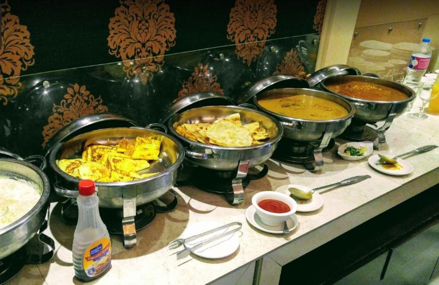 Regency Inn Hotel Lahore Bagian luar foto